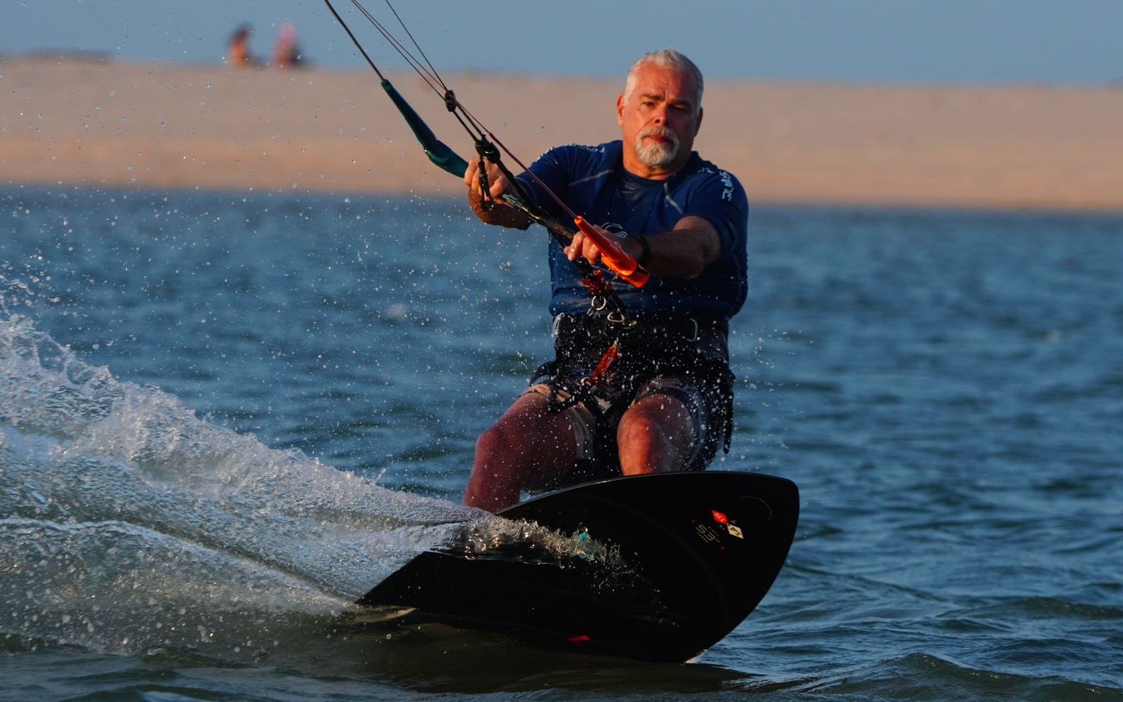 Holger Scharmann beim Kitesurfen